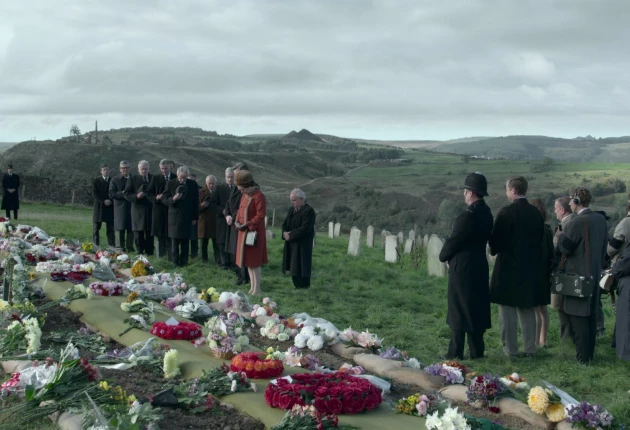 кадр из 3 сезона 2 серии сериала "Корона"