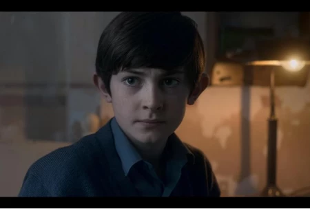 кадр из сериала "Корона"