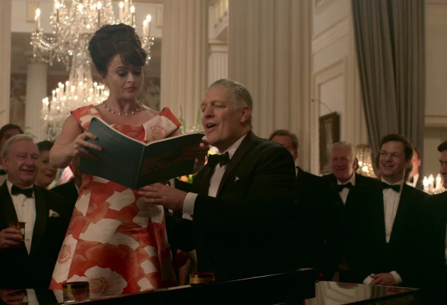 кадр из 3 сезона 2 серии сериала "Корона"