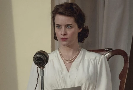 кадр из сериала "Корона"