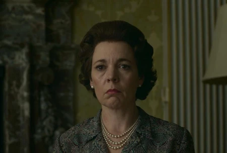 кадр из сериала "Корона"