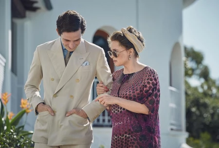 кадр из сериала "Корона"