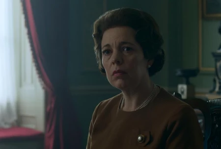 кадр из сериала "Корона"