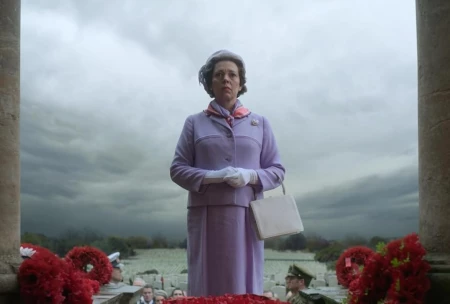 кадр из сериала "Корона"