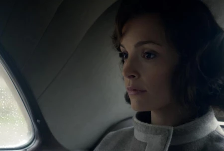 кадр из сериала "Корона"